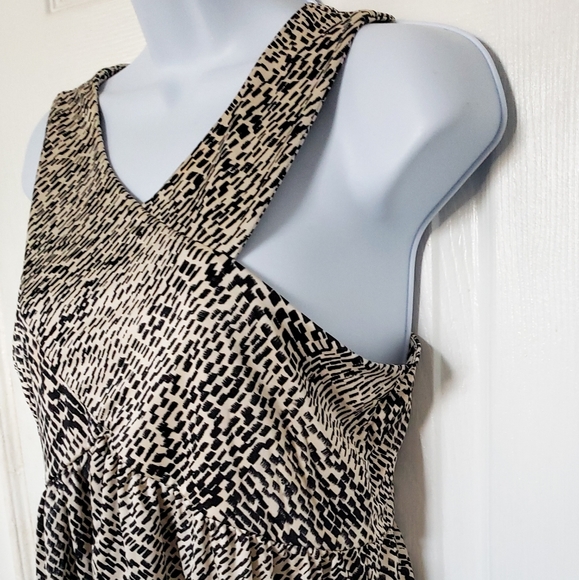 Sleeveless Off-White Print Top - Picture 2 of 9